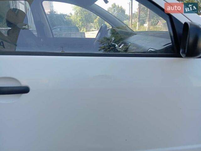 Белый Шкода Фабия, объемом двигателя 1.2 л и пробегом 159 тыс. км за 3200 $, фото 53 на Automoto.ua