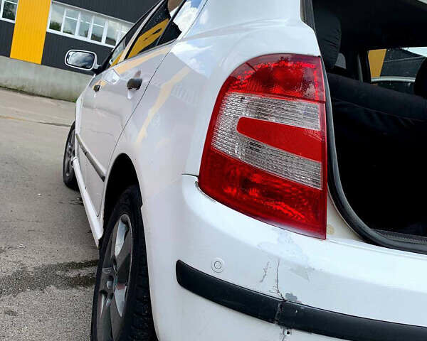 Білий Шкода Фабія, об'ємом двигуна 1.2 л та пробігом 425 тис. км за 2800 $, фото 7 на Automoto.ua