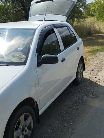 Шкода Фабия 2006 в Кропивницком (Кировограде) на Automoto.ua Белый Шкода Фабия, объемом двигателя 1.2 л и пробегом 360 тыс. км за 3800 $, фото 1 на Automoto.ua