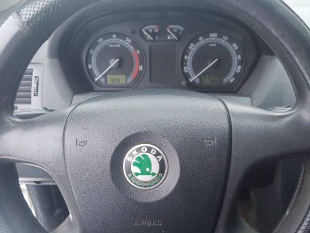 Белый Шкода Фабия, объемом двигателя 1.4 л и пробегом 314 тыс. км за 2850 $, фото 7 на Automoto.ua