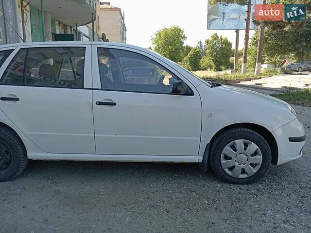 Белый Шкода Фабия, объемом двигателя 1.2 л и пробегом 159 тыс. км за 3200 $, фото 8 на Automoto.ua