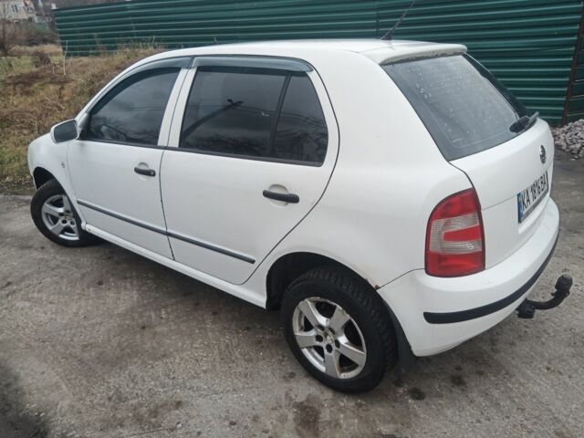 Белый Шкода Фабия, объемом двигателя 1.4 л и пробегом 314 тыс. км за 2850 $, фото 4 на Automoto.ua