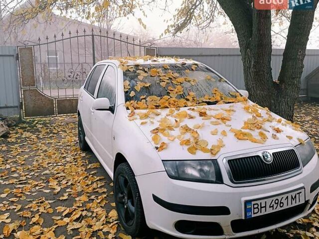 Белый Шкода Фабия, объемом двигателя 1.2 л и пробегом 275 тыс. км за 3700 $, фото 5 на Automoto.ua