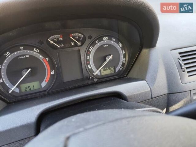 Білий Шкода Фабія, об'ємом двигуна 1.2 л та пробігом 166 тис. км за 2650 $, фото 14 на Automoto.ua