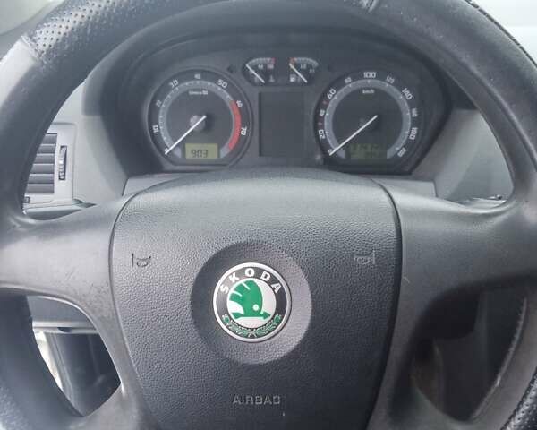 Белый Шкода Фабия, объемом двигателя 1.4 л и пробегом 316 тыс. км за 2850 $, фото 9 на Automoto.ua