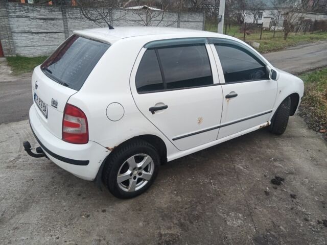 Белый Шкода Фабия, объемом двигателя 1.4 л и пробегом 314 тыс. км за 2850 $, фото 3 на Automoto.ua