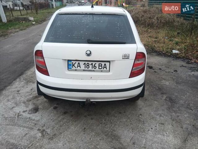 Белый Шкода Фабия, объемом двигателя 1.4 л и пробегом 316 тыс. км за 2850 $, фото 5 на Automoto.ua