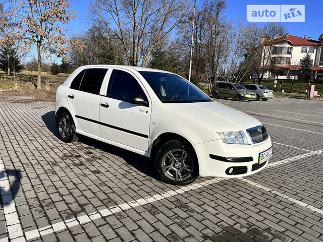 Белый Шкода Фабия, объемом двигателя 1.2 л и пробегом 132 тыс. км за 3500 $, фото 9 на Automoto.ua