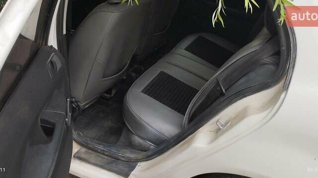 Шкода Фабия 2006 в Кропивницком (Кировограде) на Automoto.ua Белый Шкода Фабия, объемом двигателя 1.2 л и пробегом 360 тыс. км за 3800 $, фото 8 на Automoto.ua