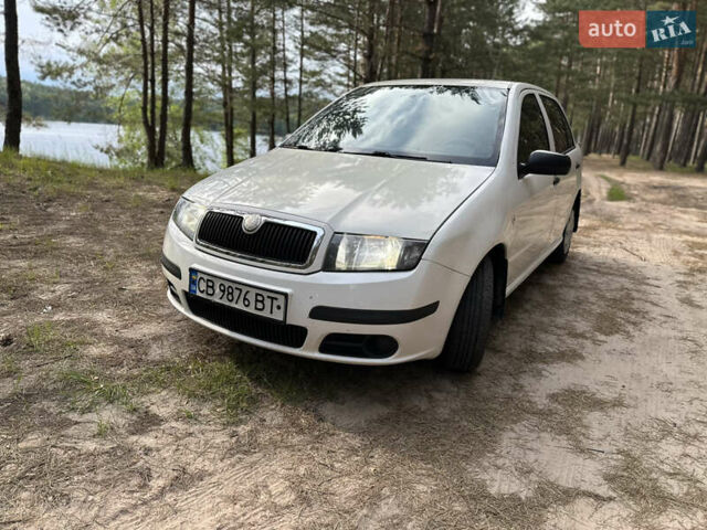 Белый Шкода Фабия, объемом двигателя 1.2 л и пробегом 187 тыс. км за 2750 $, фото 4 на Automoto.ua