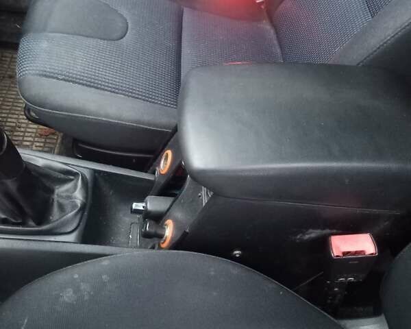 Белый Шкода Фабия, объемом двигателя 1.4 л и пробегом 316 тыс. км за 2850 $, фото 10 на Automoto.ua