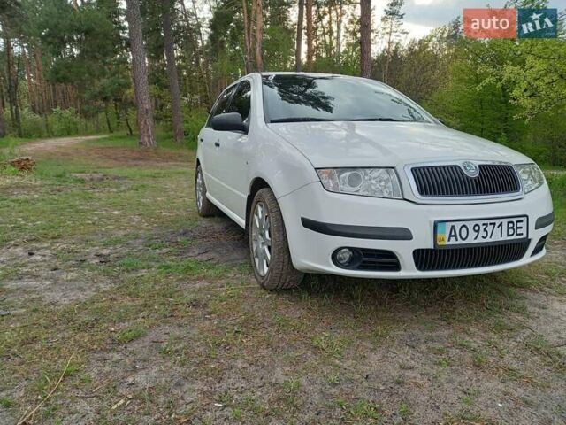 Белый Шкода Фабия, объемом двигателя 1.9 л и пробегом 360 тыс. км за 5500 $, фото 3 на Automoto.ua
