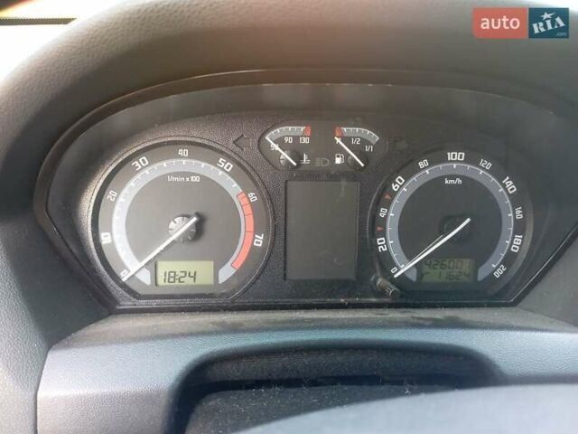 Білий Шкода Фабія, об'ємом двигуна 1.2 л та пробігом 420 тис. км за 3400 $, фото 9 на Automoto.ua