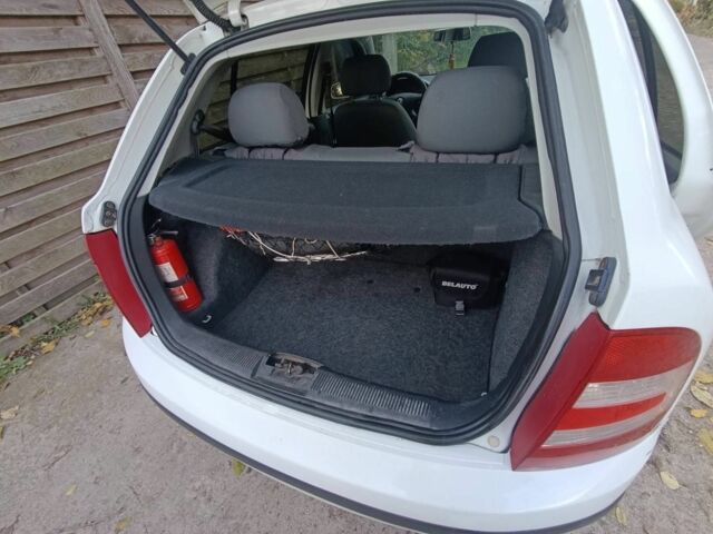 Білий Шкода Фабія, об'ємом двигуна 1.2 л та пробігом 228 тис. км за 3500 $, фото 6 на Automoto.ua