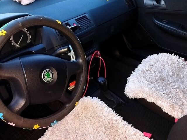 Белый Шкода Фабия, объемом двигателя 1.2 л и пробегом 245 тыс. км за 3000 $, фото 2 на Automoto.ua