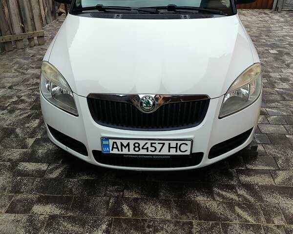 Белый Шкода Фабия, объемом двигателя 1.2 л и пробегом 170 тыс. км за 3800 $, фото 9 на Automoto.ua