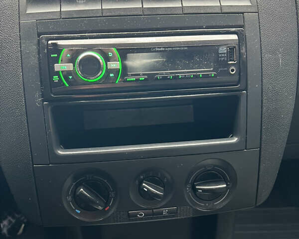 Белый Шкода Фабия, объемом двигателя 1.2 л и пробегом 250 тыс. км за 1999 $, фото 7 на Automoto.ua