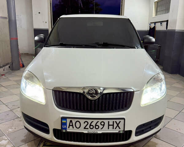 Белый Шкода Фабия, объемом двигателя 1.2 л и пробегом 218 тыс. км за 4150 $, фото 6 на Automoto.ua