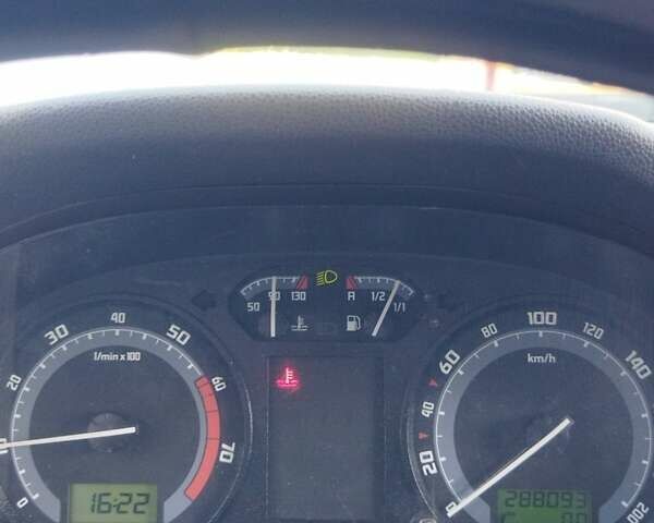 Шкода Фабия 2007 в Чернигове на Automoto.ua Белый Шкода Фабия, объемом двигателя 1.2 л и пробегом 288 тыс. км за 2500 $, фото 10 на Automoto.ua