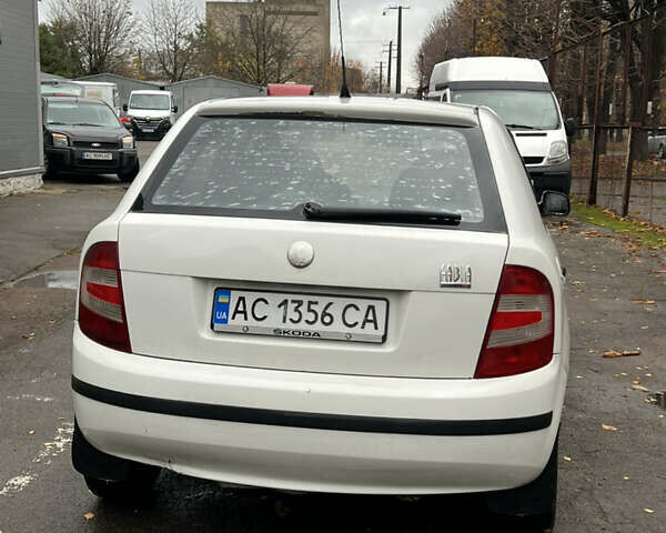 Белый Шкода Фабия, объемом двигателя 1.2 л и пробегом 250 тыс. км за 1999 $, фото 4 на Automoto.ua