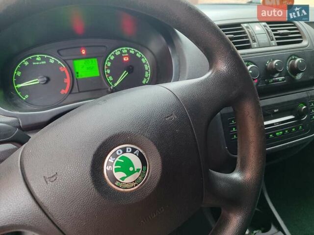 Белый Шкода Фабия, объемом двигателя 1.2 л и пробегом 170 тыс. км за 3800 $, фото 3 на Automoto.ua