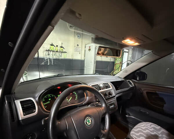 Белый Шкода Фабия, объемом двигателя 1.2 л и пробегом 218 тыс. км за 4150 $, фото 11 на Automoto.ua