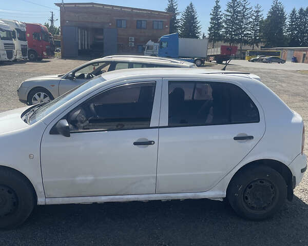 Білий Шкода Фабія, об'ємом двигуна 1.2 л та пробігом 375 тис. км за 2000 $, фото 1 на Automoto.ua