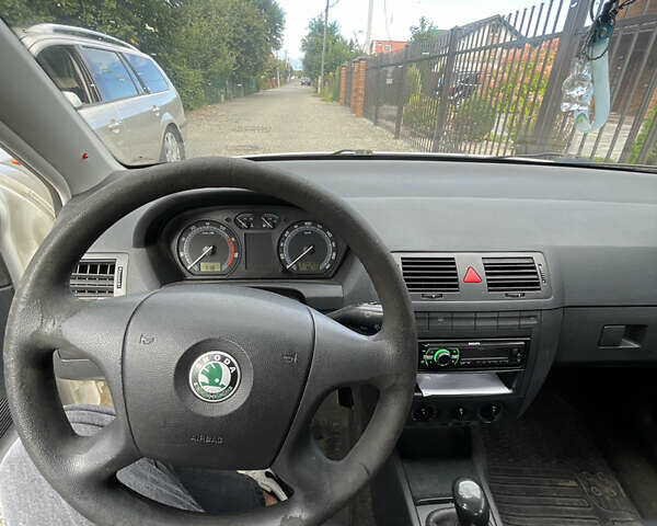 Білий Шкода Фабія, об'ємом двигуна 1.2 л та пробігом 375 тис. км за 2000 $, фото 6 на Automoto.ua