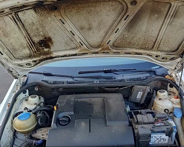 Шкода Фабия 2007 в Чернигове на Automoto.ua Белый Шкода Фабия, объемом двигателя 1.2 л и пробегом 288 тыс. км за 2500 $, фото 9 на Automoto.ua