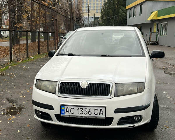 Белый Шкода Фабия, объемом двигателя 1.2 л и пробегом 250 тыс. км за 1999 $, фото 2 на Automoto.ua