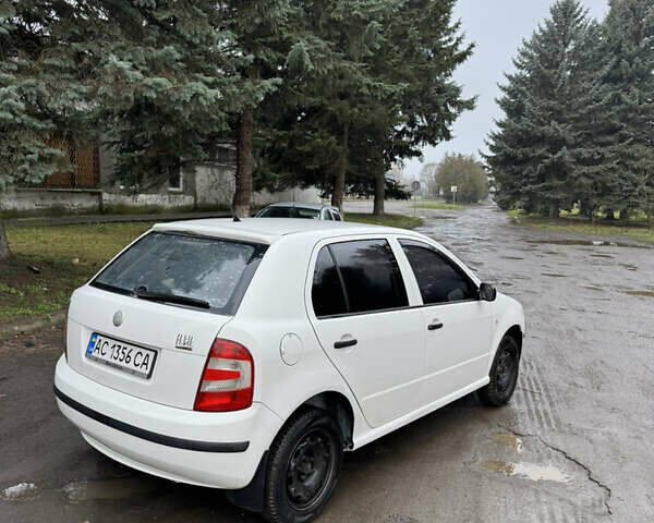 Белый Шкода Фабия, объемом двигателя 1.2 л и пробегом 380 тыс. км за 2399 $, фото 7 на Automoto.ua