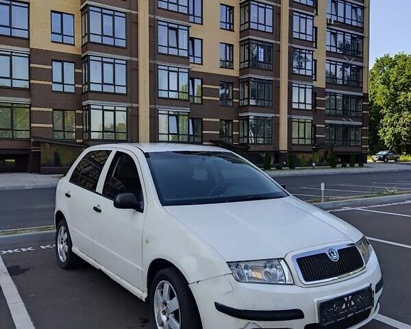 Шкода Фабия 2007 в Чернигове на Automoto.ua Белый Шкода Фабия, объемом двигателя 1.2 л и пробегом 288 тыс. км за 2500 $, фото 1 на Automoto.ua