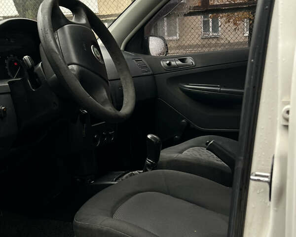 Белый Шкода Фабия, объемом двигателя 1.2 л и пробегом 250 тыс. км за 1999 $, фото 6 на Automoto.ua