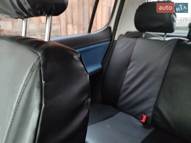 Белый Шкода Фабия, объемом двигателя 1.2 л и пробегом 170 тыс. км за 3800 $, фото 1 на Automoto.ua