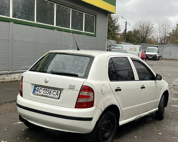 Белый Шкода Фабия, объемом двигателя 1.2 л и пробегом 250 тыс. км за 1999 $, фото 3 на Automoto.ua