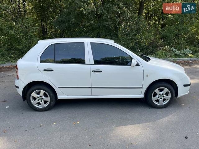 Білий Шкода Фабія, об'ємом двигуна 1.2 л та пробігом 252 тис. км за 4000 $, фото 7 на Automoto.ua