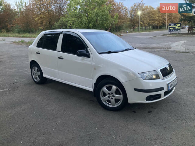 Білий Шкода Фабія, об'ємом двигуна 1.2 л та пробігом 210 тис. км за 3200 $, фото 2 на Automoto.ua