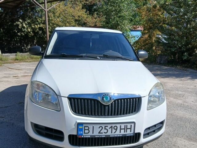 Белый Шкода Фабия, объемом двигателя 1.2 л и пробегом 198 тыс. км за 3850 $, фото 1 на Automoto.ua