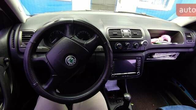 Белый Шкода Фабия, объемом двигателя 1.2 л и пробегом 232 тыс. км за 4000 $, фото 5 на Automoto.ua