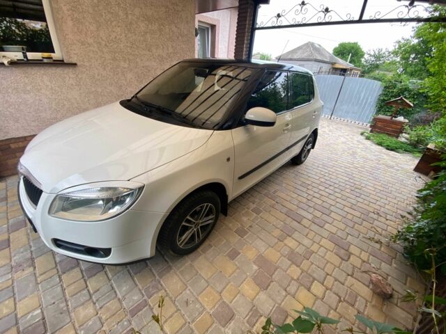 Белый Шкода Фабия, объемом двигателя 1.4 л и пробегом 193 тыс. км за 5000 $, фото 2 на Automoto.ua