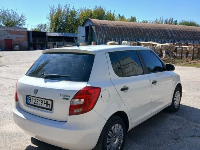 Белый Шкода Фабия, объемом двигателя 1.2 л и пробегом 198 тыс. км за 3850 $, фото 3 на Automoto.ua