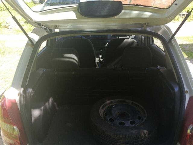 Белый Шкода Фабия, объемом двигателя 1.2 л и пробегом 225 тыс. км за 4000 $, фото 6 на Automoto.ua