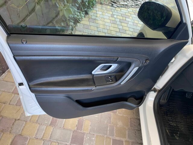 Белый Шкода Фабия, объемом двигателя 1.4 л и пробегом 193 тыс. км за 5000 $, фото 12 на Automoto.ua