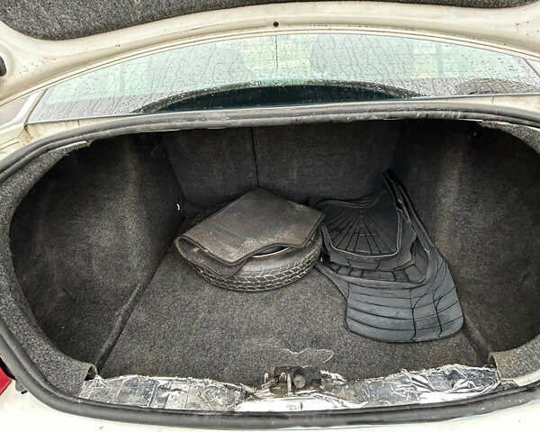 Білий Шкода Фабія, об'ємом двигуна 1.39 л та пробігом 248 тис. км за 3000 $, фото 12 на Automoto.ua