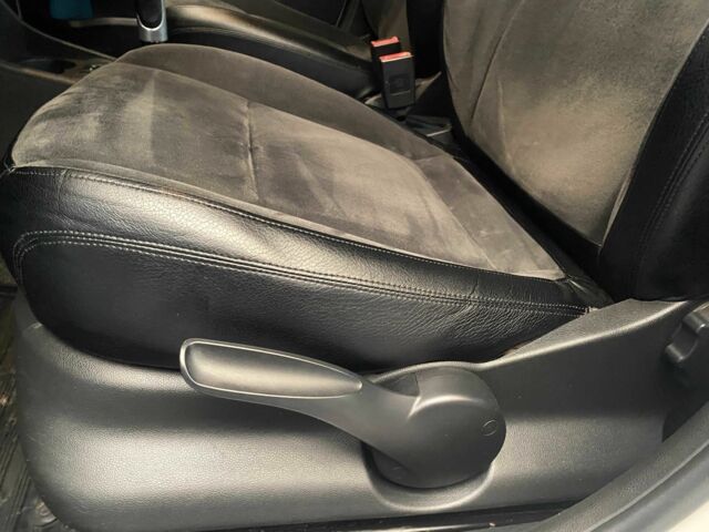 Белый Шкода Фабия, объемом двигателя 1.4 л и пробегом 193 тыс. км за 5000 $, фото 18 на Automoto.ua