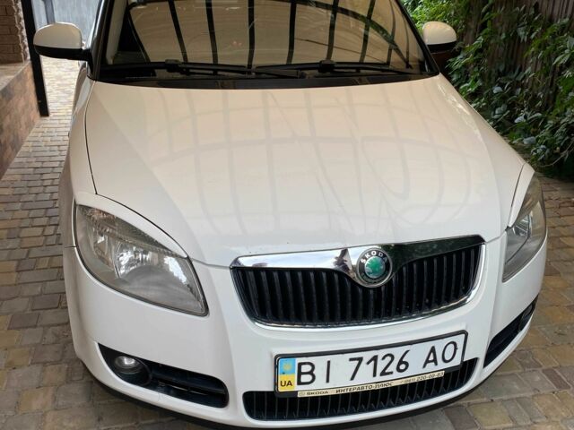 Белый Шкода Фабия, объемом двигателя 1.4 л и пробегом 193 тыс. км за 5000 $, фото 1 на Automoto.ua