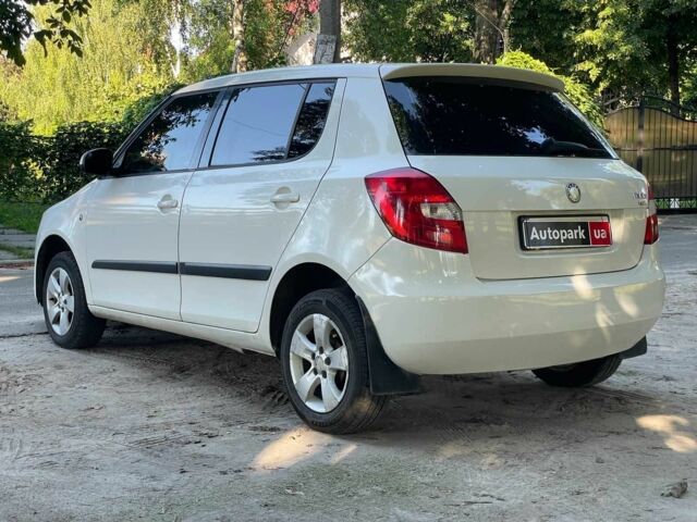 Белый Шкода Фабия, объемом двигателя 1.4 л и пробегом 262 тыс. км за 4490 $, фото 8 на Automoto.ua