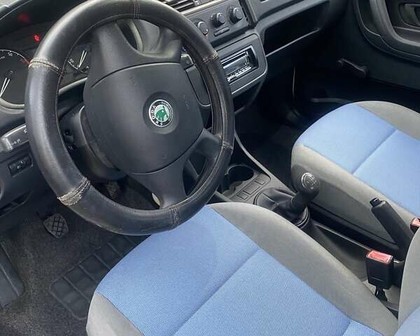 Белый Шкода Фабия, объемом двигателя 1.2 л и пробегом 114 тыс. км за 4500 $, фото 12 на Automoto.ua