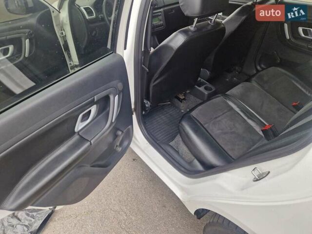 Белый Шкода Фабия, объемом двигателя 1.4 л и пробегом 193 тыс. км за 5700 $, фото 14 на Automoto.ua