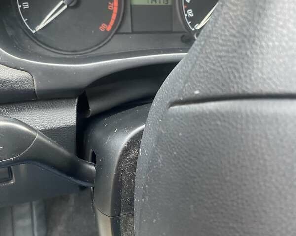 Белый Шкода Фабия, объемом двигателя 1.2 л и пробегом 114 тыс. км за 4500 $, фото 11 на Automoto.ua